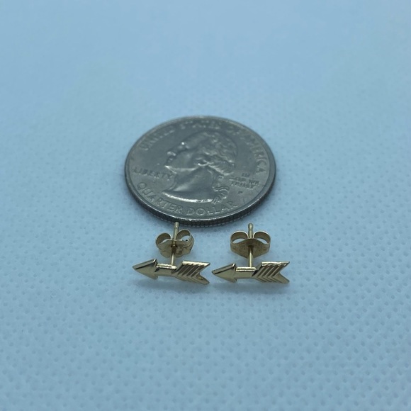 14k Arrow earrings - Picture 5 of 5